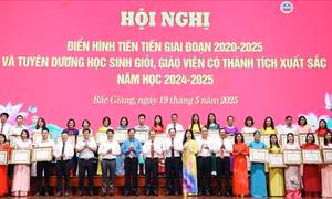 Nhân rộng gương điển hình tiên tiến, lan tỏa các phong trào thi đua