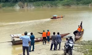 Rủ nhau tắm sông, hai trẻ gặp nạn