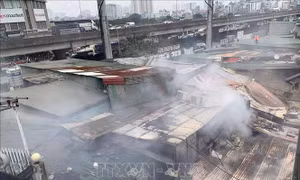 Kịp thời dập tắt vụ cháy tại quán ăn trên đường Nguyễn Xiển, Hà Nội