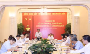 Đoàn Tiểu ban Văn kiện Đại hội XIV của Đảng làm việc với Ban cán sự đảng Bộ Ngoại giao
