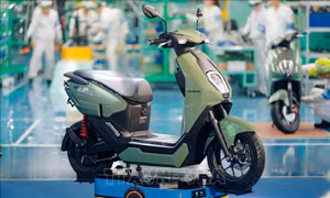 'Siết' xe xăng, thị trường xe điện bật tăng