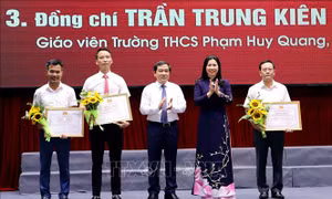 Khen thưởng nhiều tập thể, cá nhân tìm hiểu '80 năm Đề cương về văn hóa Việt Nam'