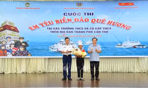 Cảnh sát biển tổ chức nhiều hoạt động thiết thực cho ngư dân vùng ven biển