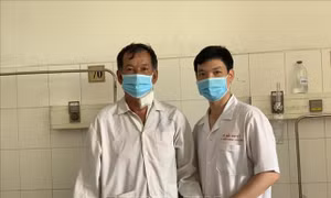 Cần Thơ: Cứu sống bệnh nhân bị đạn bi găm vào cột sống cổ