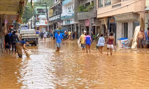 Bão Saga mạnh cấp 5 gây lở đất, gập lụt tại nhiều nơi ở Fiji