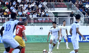 V. League 2020: Hoàng Anh Gia Lai giành 3 điểm đầy may mắn