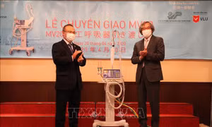 Công ty METRAN bàn giao hai máy thở đầu tiên cho Việt Nam