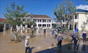 Hà Tĩnh: Gấp rút khắc phục hậu quả bão lũ, sớm đưa học sinh trở lại trường học