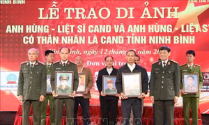 Ninh Bình: Phục dựng và trao di ảnh các Anh hùng liệt sỹ cho thân nhân