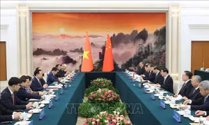Chủ tịch Quốc hội Vương Đình Huệ hội kiến Chủ tịch Chính hiệp toàn quốc Trung Quốc