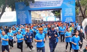 Toàn dân rèn luyện thân thể theo gương Bác Hồ vĩ đại