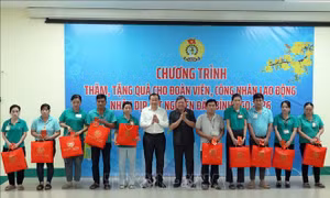 Mang Xuân yêu thương đến với công nhân lao động, trẻ em khuyết tật