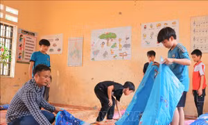 Học sinh Làng Nủ trở lại trường sau cơn lũ dữ