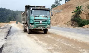 Bộ trưởng Bộ Xây dựng kiểm tra tiến độ hai dự án cao tốc tại Lạng Sơn, Cao Bằng