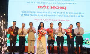 Long An lần đầu tiên có nghệ sĩ cải lương được phong tặng danh hiệu Nghệ sĩ nhân dân