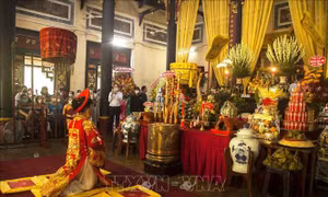 Người dân TP. Hồ Chí Minh viếng các ngôi đền thờ Vua Hùng