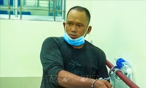 Tạm giữ hình sự đối tượng đâm trọng thương bảo vệ chốt 'vùng xanh'