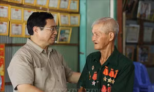 Thủ tướng Phạm Minh Chính thăm gia đình chính sách tại Châu Đốc, An Giang 