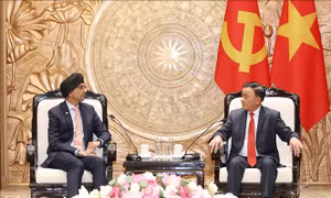 Thường trực Ban Bí thư Trần Cẩm Tú tiếp Đại sứ Singapore tại Việt Nam