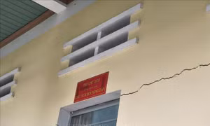 Gia Lai: Tiếng nổ dưới đất gây nhiều vết nứt nhà tại xã Ia Rsai