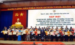 Gặp mặt, biểu dương nhân sĩ, trí thức, cán bộ cấp cơ sở dịp Tết