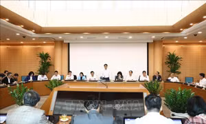  Hà Nội bàn giải pháp tăng trưởng KT-XH trước tác động của dịch COVID-19