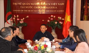 Sợi dây nối kết tình cảm của kiều bào Việt Nam tại Algeria