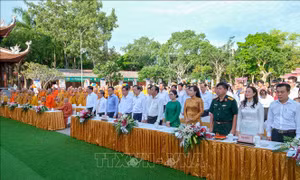 Trang nghiêm Đại lễ Phật đản Phật lịch 2568 tại Thiền viện Trúc Lâm Phương Nam