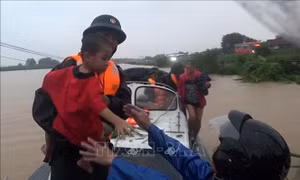 Lũ ở Quảng Trị đang lên rất nhanh