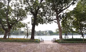 Dịch COVID-19: Người dân Thủ đô tạm dừng tập thể dục buổi sáng ở nơi công cộng 