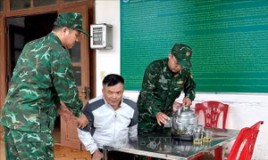Quảng Trị: Tích cực tìm kiếm một ngư dân mất tích do thuyền bị sóng đánh chìm
