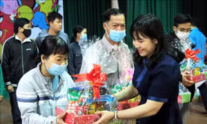 Tổ chức 'Tết sum vầy - Xuân gắn kết' cho người lao động ở Bình Định