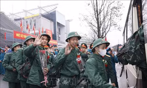 Hàng nghìn thanh niên Thủ đô hăng hái lên đường nhập ngũ