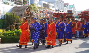 Tưởng nhớ bậc tiền nhân đã có công khai khẩn đất hoang và cưu mang, giúp đỡ người dân