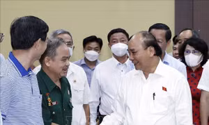 Chủ tịch nước Nguyễn Xuân Phúc tiếp xúc cử tri Quận 1, TP Hồ Chí Minh