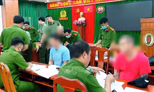 Tiếp nhận 47 công dân Việt Nam bị trục xuất về nước