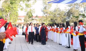 Phó Chủ tịch Quốc hội Nguyễn Thị Hồng dự Lễ khai giảng năm học mới tại Cần Thơ 