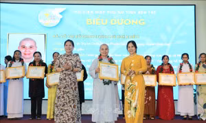Tôn vinh phụ nữ tôn giáo tiêu biểu tích cực vun đắp các giá trị gia đình
