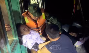 Cấp cứu kịp thời một người bị co giật, ngất trên biển