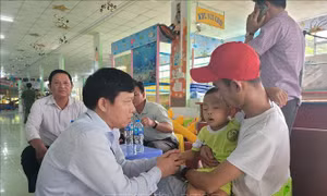 Tiền Giang: Giải cứu an toàn các bé bị gã đàn ông khống chế ở trường mầm non