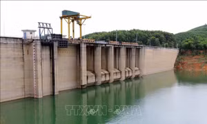 Ứng phó bão số 10: Huế điều tiết hồ chứa với lưu lượng tăng dần, tránh đột biến