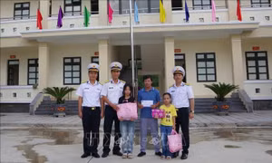 San sẻ tình yêu thương đến con em ngư dân vùng biển