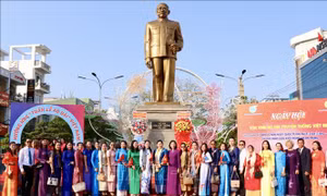 Ngày hội tôn vinh áo dài truyền thống Việt Nam