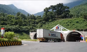 Dừng lưu thông qua hầm Hải Vân 15 phút để nổ mìn thi công dự án