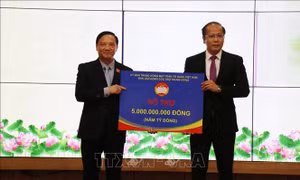 Phó Chủ tịch Quốc hội Nguyễn Khắc Định thăm hỏi tại Khánh Hòa về công tác khắc phục hậu quả mưa lũ 