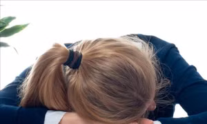 Mối liên hệ giữa thói quen ngủ ít và nguy cơ bệnh COVID-19 tiến triển nặng