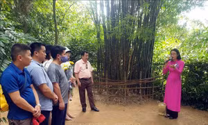 Những người say mê kể chuyện Bác Hồ