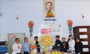 Lãnh đạo Cần Thơ chúc mừng 85 năm ngày Khai đạo Phật giáo Hòa Hảo