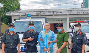 Bắt giữ đối tượng truy nã về hành vi giữ người trái pháp luật