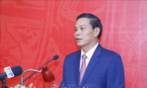 Đồng chí Nguyễn Văn Tùng điều hành, giải quyết công việc chung của Đảng bộ TP Hải Phòng
